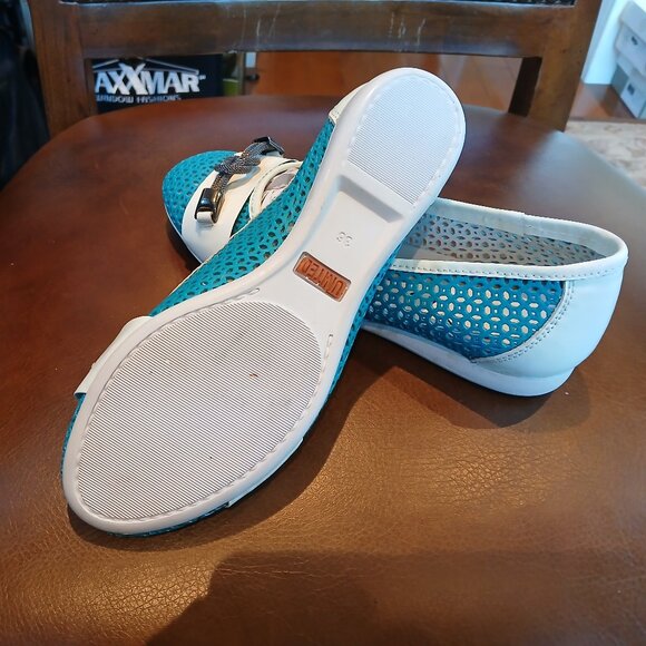 All leather women's flats . European made. - Picture 3 of 7